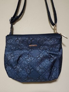 Travelon Crossbody Locking Bag
